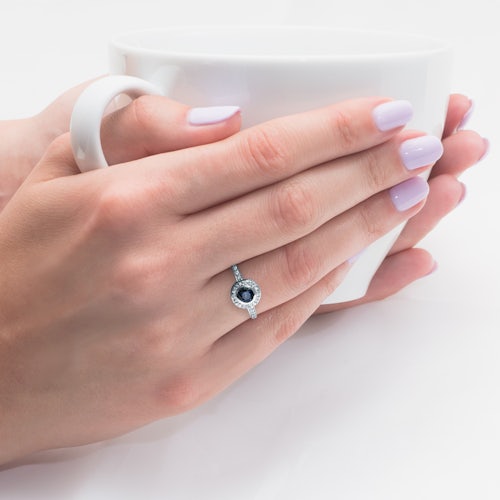 Pierścionek Heart of the Ocean: białe złoto, niebieski szafir